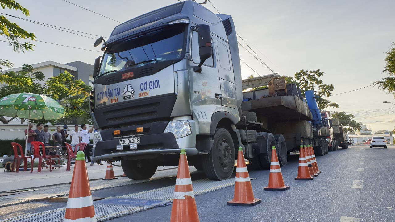 3 xe quá tải của Công ty vận tải cơ giới Hải Sơn bị xử phạt 138 triệu đồng.