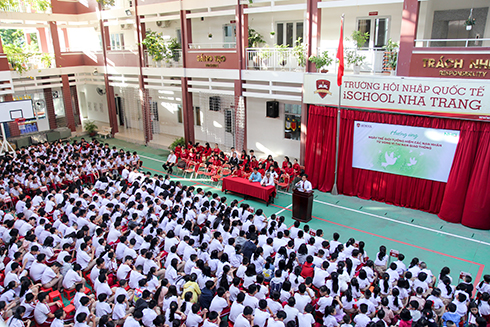  Buổi sinh hoạt ngoại khóa giáo dục ý thức chấp hành luật giao thông tại Trường iSchool Nha Trang. 
