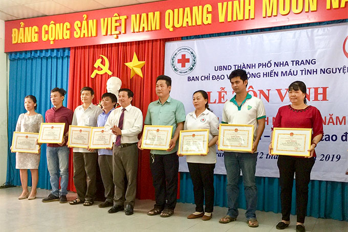 Tôn vinh người hiến máu tình nguyện