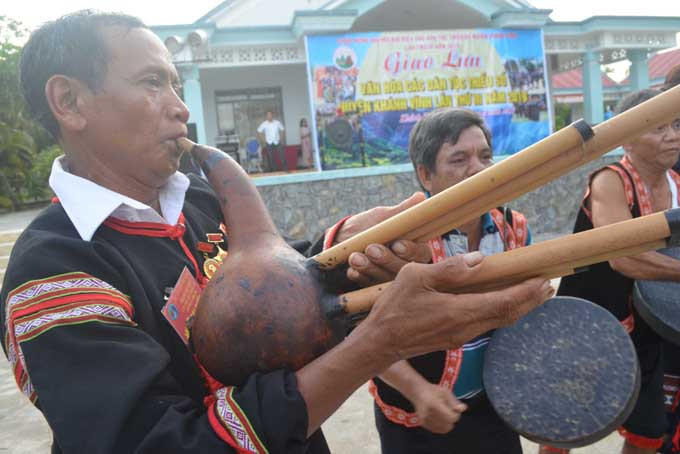 Playing tradition music instrument