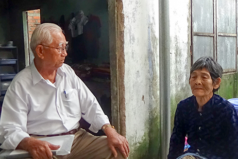 Ông Huỳnh Tào luôn động viên, giúp đỡ người nghèo.