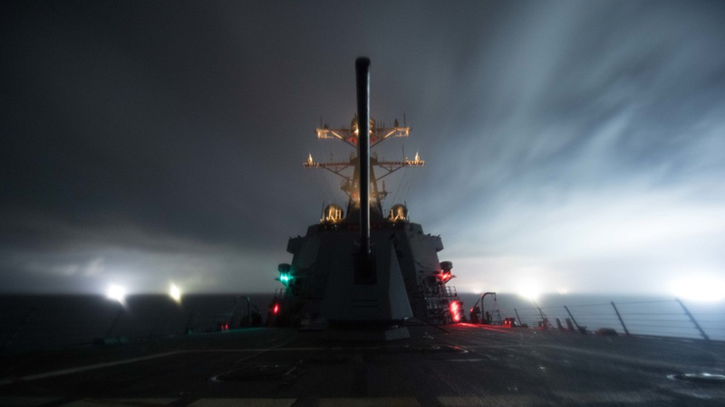 Tàu khu trục USS Chung-Hoon (DDG 93) của Mỹ xuất hiện trên Biển Đông ngày 10/5/2019. Ảnh: RT.