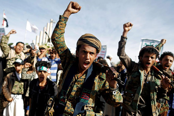 Lực lượng Houthi tấn công làm tê liệt 2 sân bay của Saudi Arabia. Ảnh: Reuters