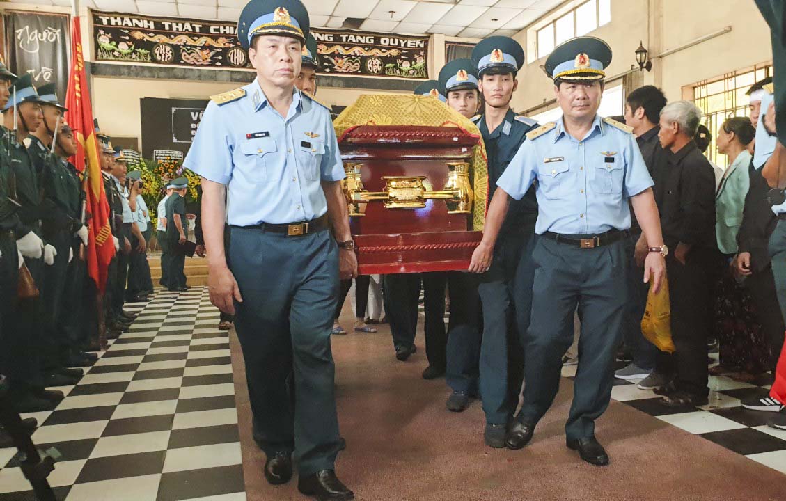 Tiễn đưa hai phi công hy sinh khi đang huấn luyện