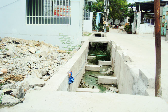 Cần đậy nắp mương