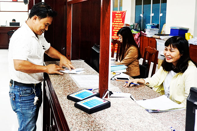 Gia tăng sự hài lòng của người dân