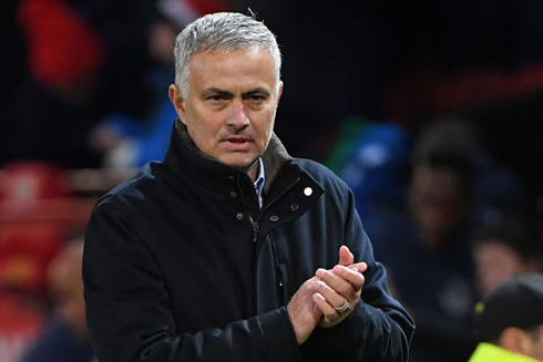 Ghế huấn luyện viên được quan tâm nhiều hơn là cầu thủ