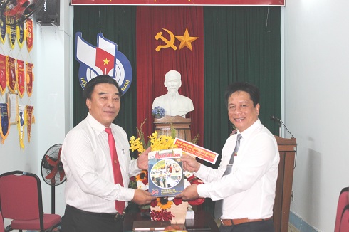 Ông Hồ Văn Mừng thăm các cơ quan báo chí