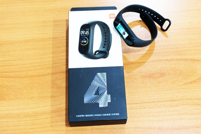 Vòng sức khỏe Mi Band 4 về Việt Nam với giá 700 nghìn đồng