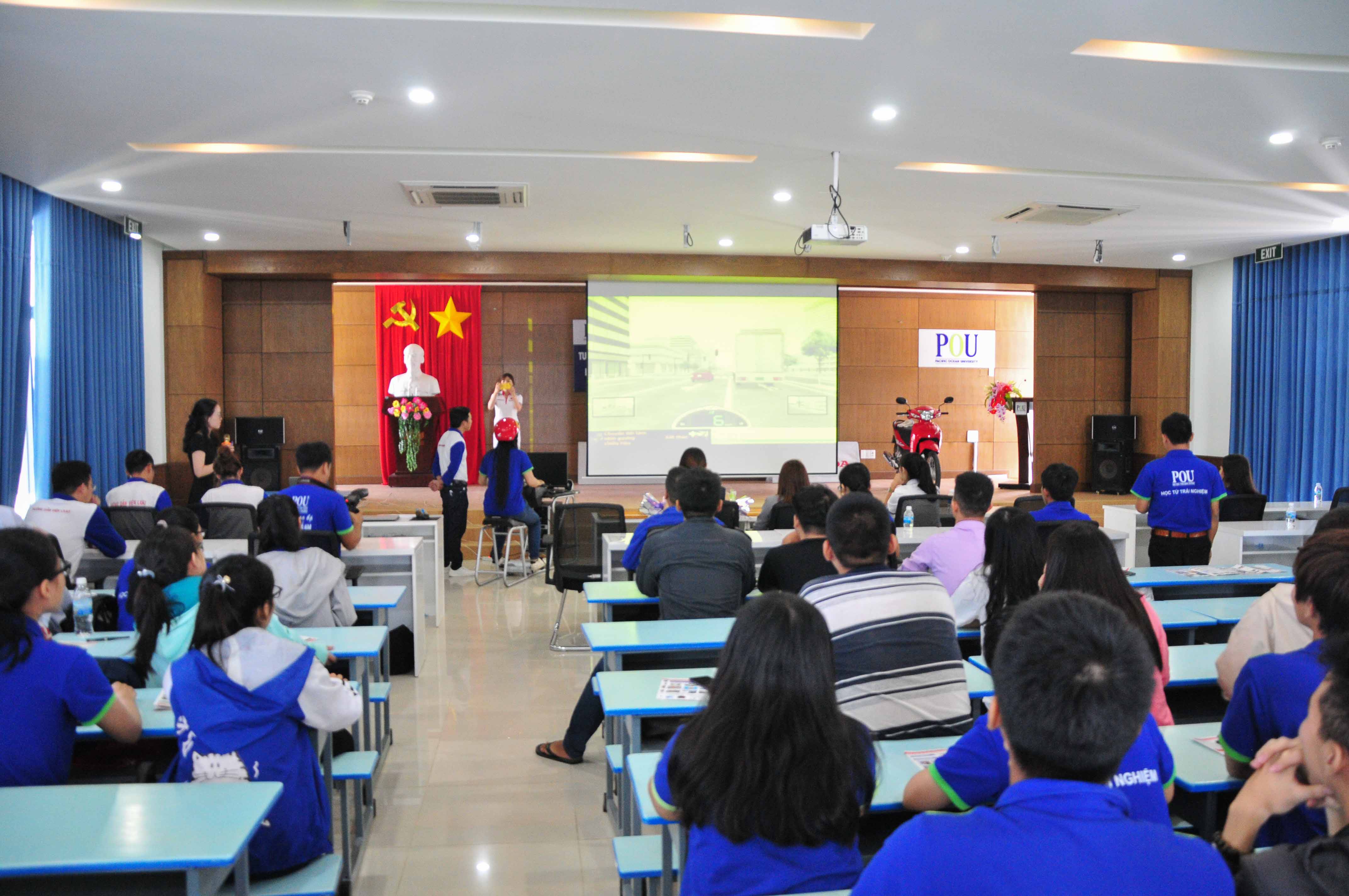 Trường Đại học Thái Bình Dương tập huấn kiến thức an toàn giao thông cho gần 500 sinh viên