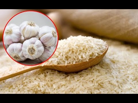 Giấu vài tép tỏi vào thùng gạo, bất ngờ với kết quả sáng hôm sau