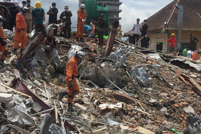 Số thương vong vụ sập tòa nhà 7 tầng tại Campuchia tiếp tục tăng