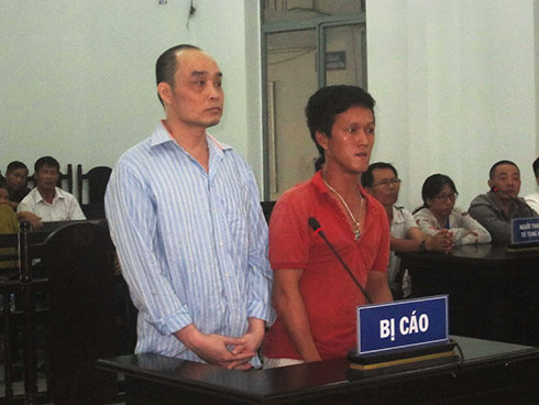 Bị đánh hội đồng, đâm chết người