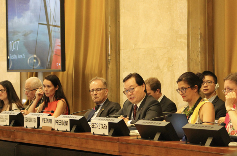  viet nam dam nhiem vai tro chu tich hoi nghi giai tru quan bi nam 2019 hinh 1 Ngày 25/6, tại trụ sở Liên hợp quốc ở Geneva, Thụy Sỹ, Đại sứ, Trưởng Phái đoàn Việt Nam tại Geneva Dương Chí Dũng đã chủ trì phiên họp toàn thể chính thức đầu tiên của Hội nghị Giải trừ quân bị (CD) trong nhiệm kỳ Việt Nam làm Chủ tịch.