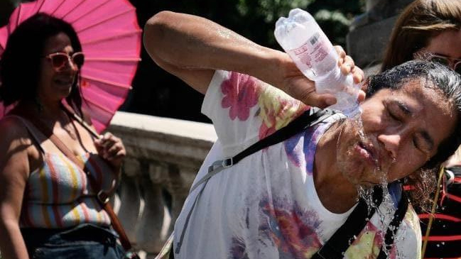 Châu Âu tiếp tục chống chọi với nắng nóng kỷ lục. (Ảnh: AFP) 