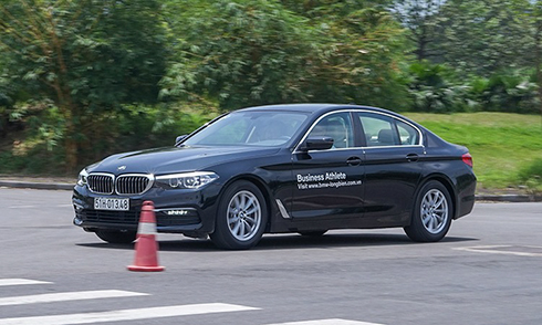 BMW 5 series thế hệ hoàn toàn mới ứng dụng công nghệ TwinPower Turbo. Ảnh: Lương Dũng