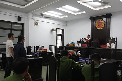 Va chạm xe, nhập viện còn bị đánh tiếp