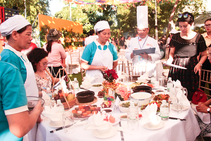 Sharing family meals: key to happiness