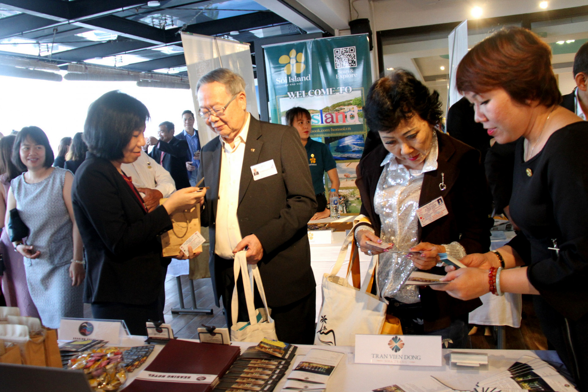 Representatives of Thai tourism businesses learning about tourist products of Nha Trang - Khanh Hoa
