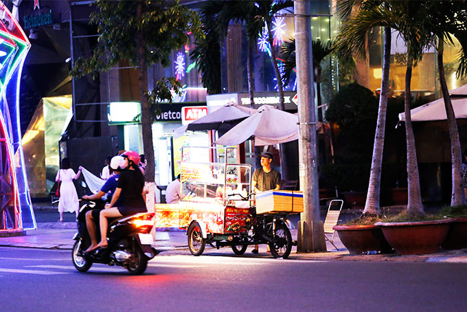 Khó xử lý xe bán hàng rong