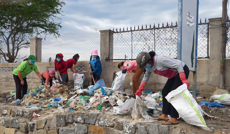 Phát động phong trào "Phụ nữ Khánh Hòa nói không với rác thải nhựa"