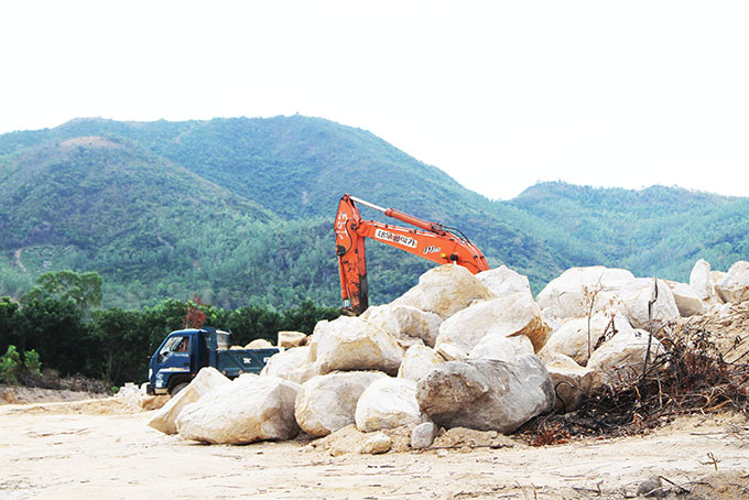 Đề nghị thu hồi đất vì san gạt, khai thác trái phép