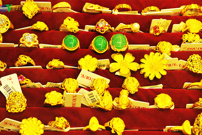 Vàng trong nước và thế giới đảo chiều giảm giá