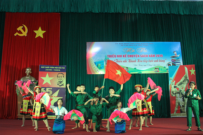 Trong phần thi của thí sinh Vũ Trần Khánh Huyền (Trường THCS Thị trấn Khánh Vĩnh - huyện Khánh Vĩnh) đã mang đến cho khán giả cả những nét văn hóa của đồng bào dân tộc ở vùng miền núi phía Bắc nước ta.