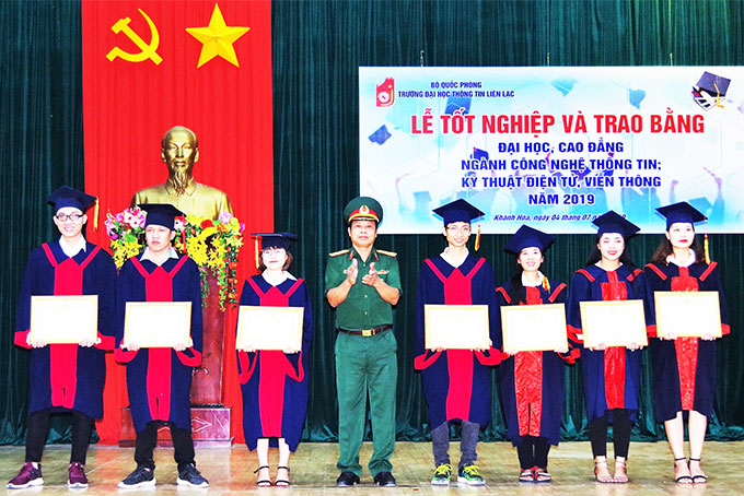 Trường Đại học Thông tin liên lạc: Tổ chức lễ tốt nghiệp cho 190 sinh viên