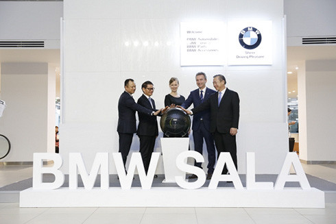Đại diện Tập đoàn BMW châu Á và THACO khai trương tổ hợp showroom BWM Sala.