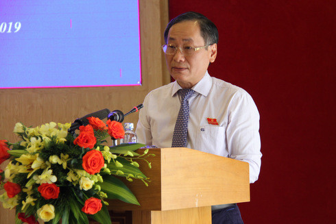 Ông Nguyễn Đắc Tài - Phó Chủ tịch thường trực UBND tỉnh Khánh Hòa báo cáo về tình hình  kinh tế - xã hội 6 tháng đầu năm 2019 của tỉnh