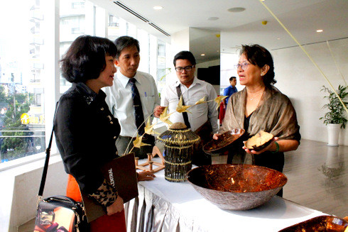  Đại diện Hiêp hội Dừa Việt Nam giới thiệu sản phẩm phục vụ du lịch  thân thiện với môi trường 