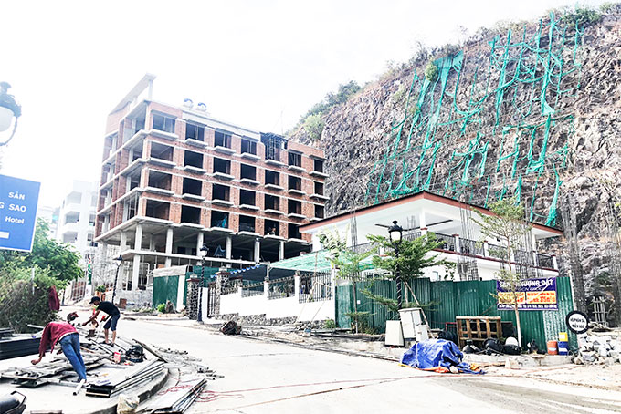 Tình trạng xây dựng sai quy hoạch ở Khu biệt thự cao cấp Ocean View Nha Trang  chưa được xử lý kịp thời.