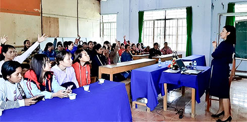 Truyền thông công tác chăm sóc sức khỏe sinh sản, kế hoạch hóa gia đình cho người dân huyện Khánh Sơn.