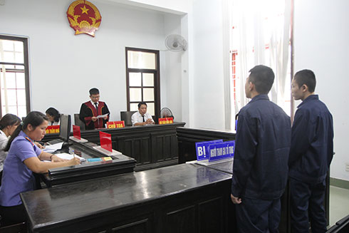 Chủ tọa khai mạc phiên tòa.