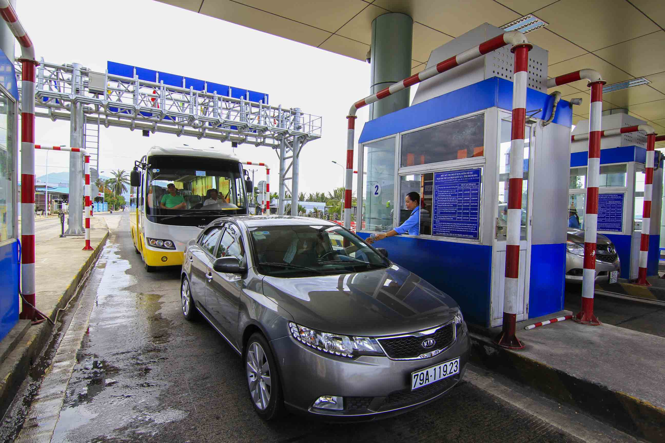 Thủ tướng Chính phủ yêu cầu đẩy nhanh triển khai thu phí tự động không dừng