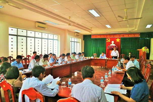 Tổ kiểm tra làm việc tại UBND huyện Diên Khánh.