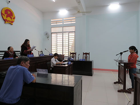 Chủ tọa tuyên án.