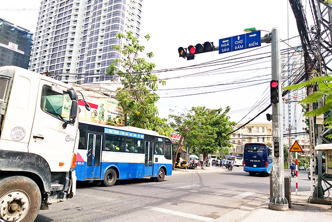 Đề nghị phạt "nguội" các trường hợp vượt đèn đỏ