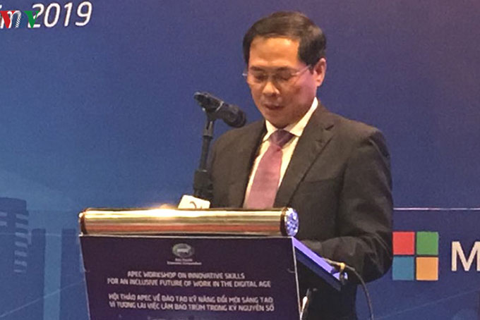 Thứ trưởng Bộ Ngoại giao Bùi Thanh Sơn phát biểu tại Hội thảo. 