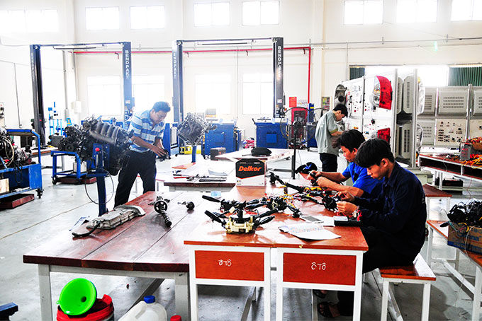 Diện tích nhà xưởng tại cơ sở mới của Trường Cao đẳng Kỹ thuật công nghệ Nha Trang  chưa đáp ứng 100% nhu cầu thực hành.