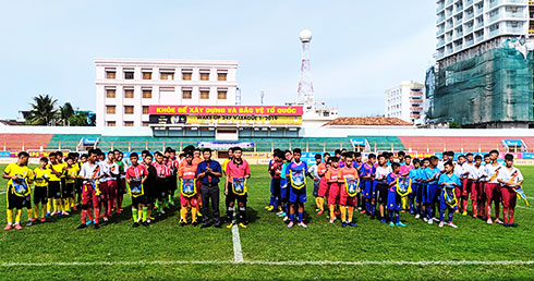 Khởi tranh giải bóng đá U13 tỉnh