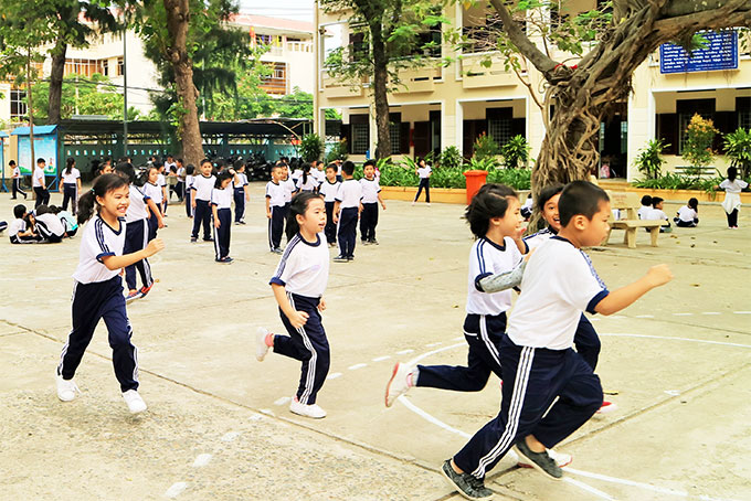 Học trước khi vào lớp 1: Không nên tạo áp lực cho trẻ