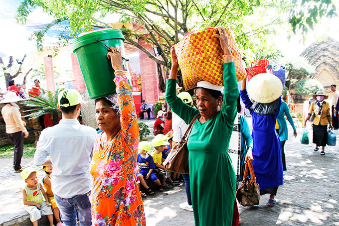 Pilgrims at Ponagar Temple Festival