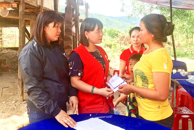 Hỗ trợ gia đình 4 cháu bé bị đuối nước ở Khánh Vĩnh