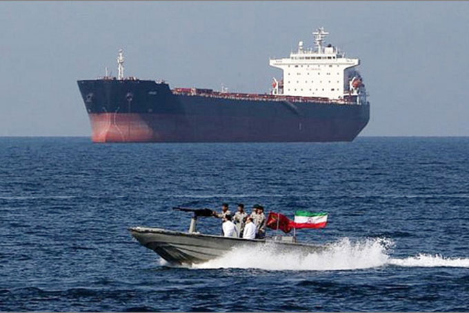 Lực lượng tuần tra của Iran tại eo biển Hormuz (Ảnh: Reuters)