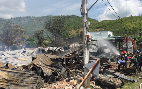 Thiệt hại vụ hỏa hoạn lên đến hàng chục tỷ đồng.