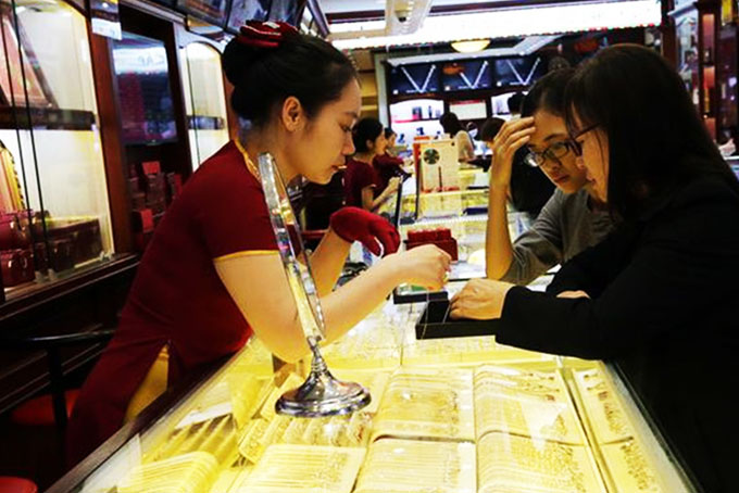 Giá vàng vượt mốc 40 triệu đồng/lượng