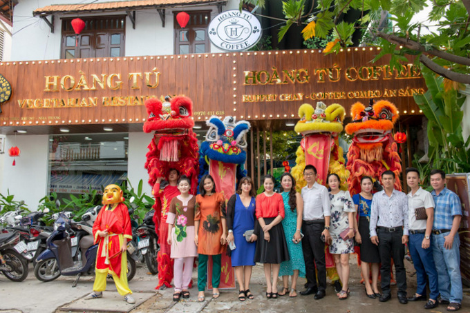 Đến Nhà hàng Hoàng Tú ăn chay