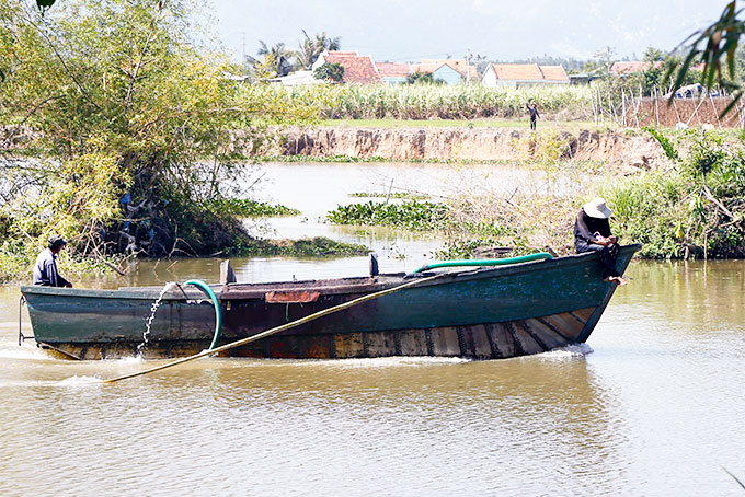 Khai thác cát trên sông Cái Ninh Hòa đoạn qua xã Ninh Xuân tạm lắng xuống  khi lực lượng chức năng  tăng cường tuần tra. 